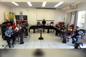 Câmara de Vereadores de Jóia recebe visita educativa de alunos do 4º ano