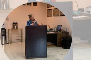 PODER LEGISLATIVO  RECEBE PROFISSINAL DA SAÚDE, PARA FALAR SOBRE OUTUBRO ROSA EM SESSÃO ORDINÁRIA 