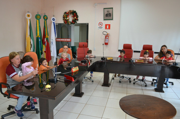 VISITA DA E.M.E.I LAR DA TERNURA NA CÂMARA DE VEREADORES DE JÓIA.